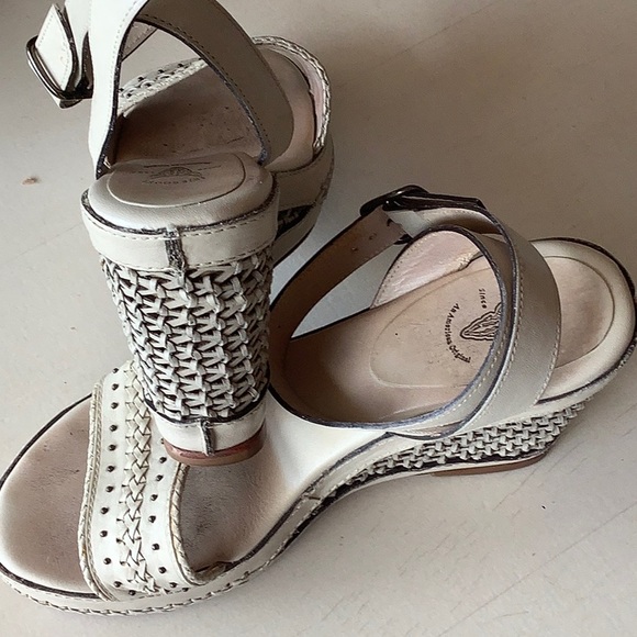 Stunning FRYE lattice weave wedges with studs, very good preloved condition, 7.5 - Picture 4 of 8